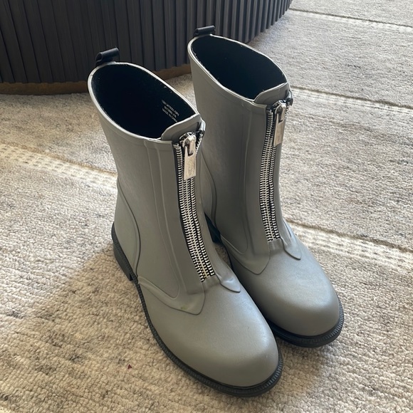 Frye rain boots. Size 10 - Picture 2 of 4
